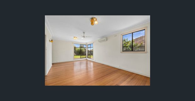 🏡 Charming 3-Bedroom Home in Prime Belmont Location - Photo 1