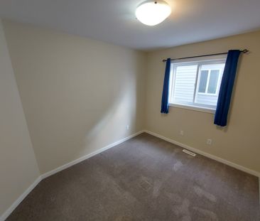 Spacious 2 Bedroom in Deer Park! - Photo 5