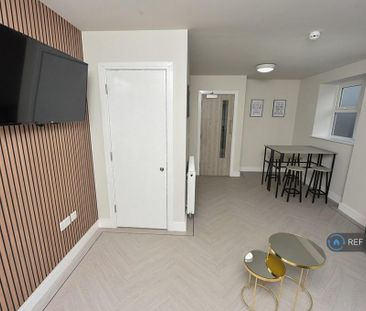 1 bedroom in a flat share to rent - Photo 1