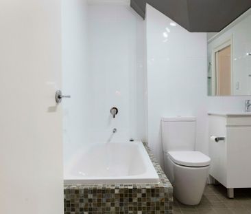 204 / 188 Chalmers Street - Photo 5