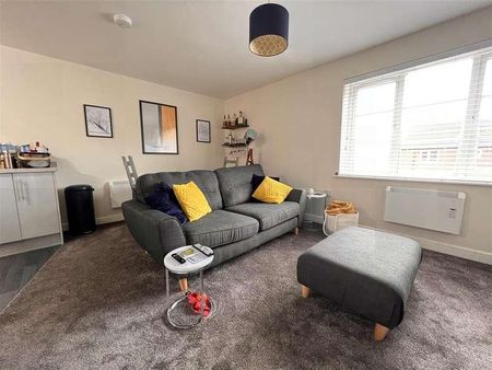 Cricklade Road, Swindon, SN2 - Photo 2