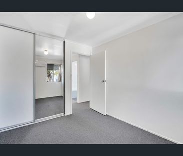 Stunning Townhouse Living! - Photo 4