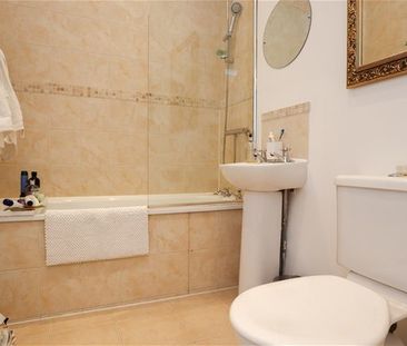 St. Andrews Square, Hastings - Photo 1