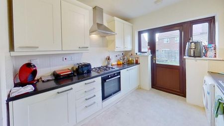 6 bedroom semi-detached house to rent - Photo 2