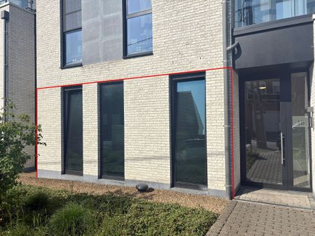 Ruim gelijkvloers appartement te huur - Photo 2