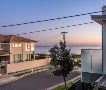 FULLY FURNISHED LUXE BEACHSIDE FAMILY HOME! - Photo 1