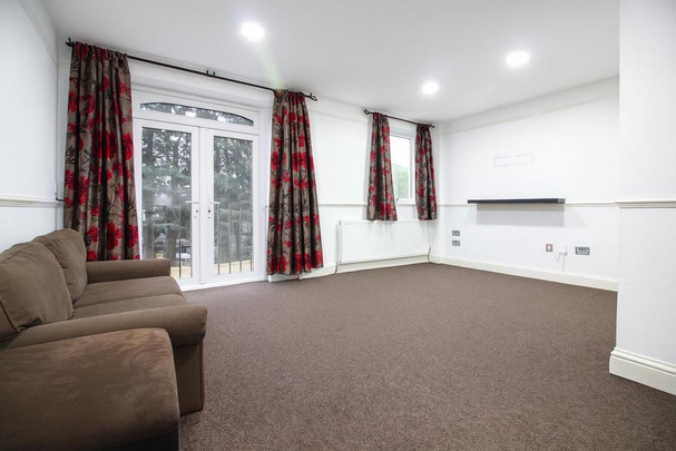 3 bedroom flat to rent - Photo 1