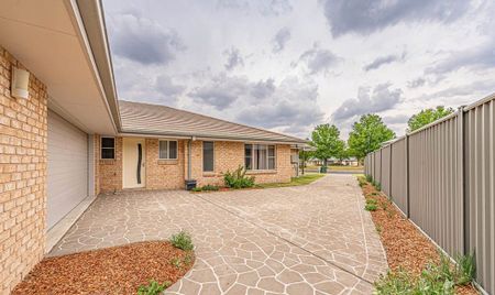 Large & Spacious Home - Photo 5