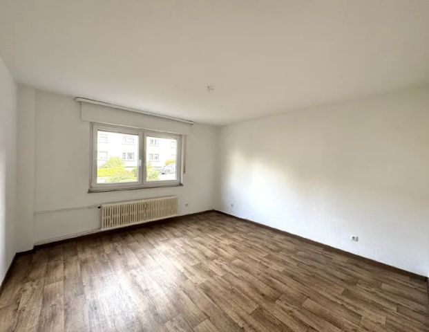 Großzügige Erdgeschosswohnung mit Balkon in Bredeney! - Photo 1