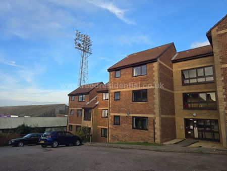 Roots Hall Drive, Southend On Sea - Photo 4