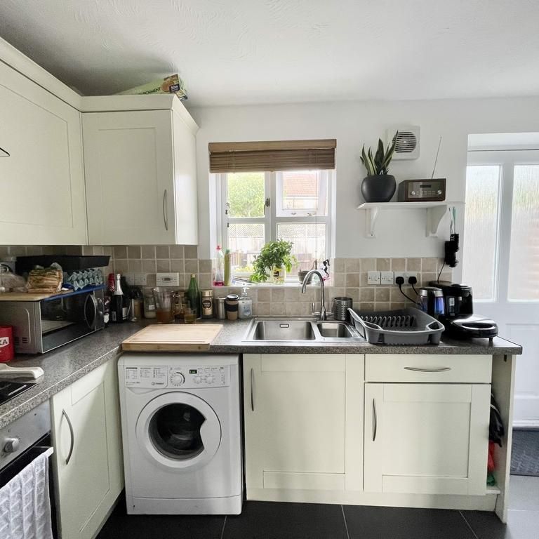 2 bedroom terraced house to rent - Photo 1