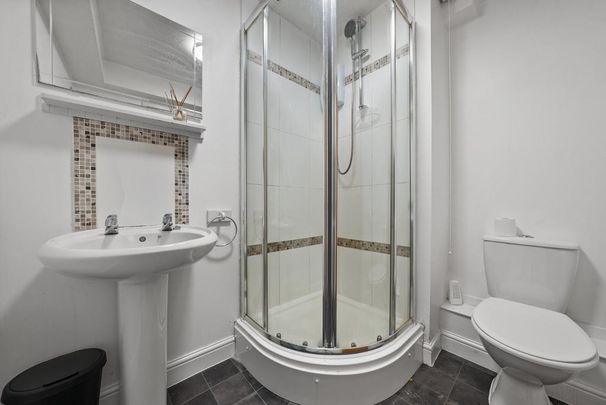 3 bedroom flat to rent - Photo 1