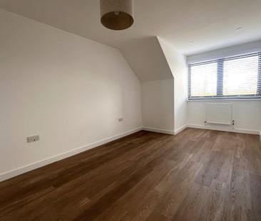 Queen Street Close - Photo 3