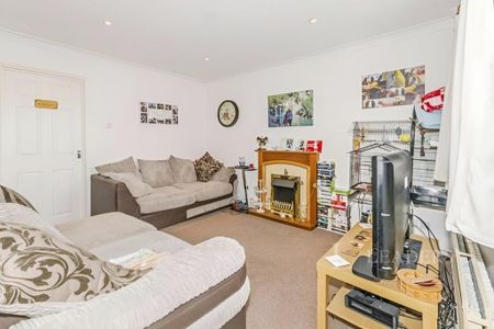 2 bedroom end of terrace house to rent - Photo 2