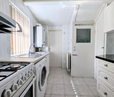 3 bedroom flat to rent - Photo 6