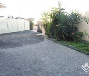 Spacious 4-Bed, 4-Bath Furnished Home in Sunnybank Hills - Photo 3