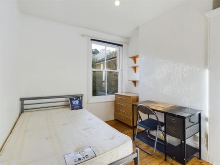 4 bedroom terraced house to rent - Photo 3