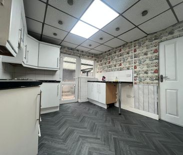 3 bedroom semi-detached house to rent - Photo 6