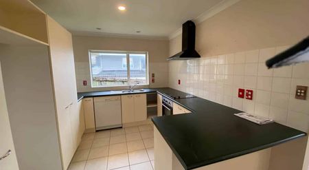 "Spacious Three-Bedroom House in Pakuranga - P... - Photo 5