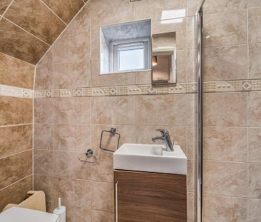 4 bedroom end of terrace house to rent - Photo 5