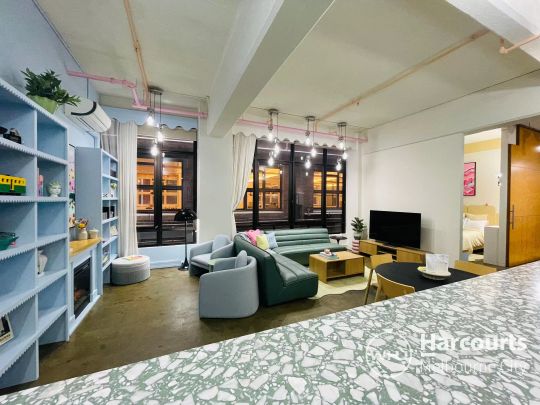 Fully Furnished Apartment! - Photo 1