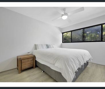 Partially furnished 2 bedroom apartment - moments to everything. - Photo 3