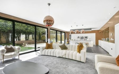 6 bedroom detached house to rent - Photo 2