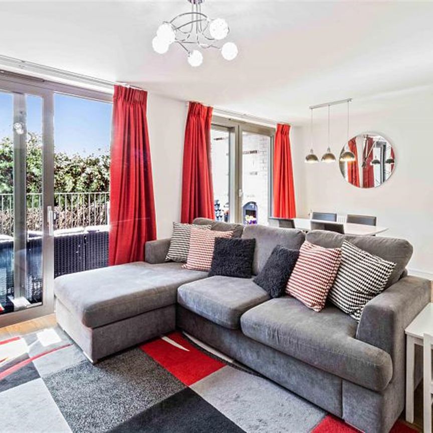 Apartment to Rent: Kingfisher Heights, E16 - Photo 1