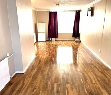 3 bedroom Mid Terraced House - Coventry Close, Stevenage - Photo 1