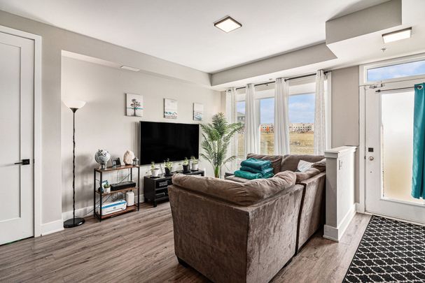 For Lease - 505 Ozawa Private, Manor Park - Cardinal Glen and Area, Ontario - Photo 1