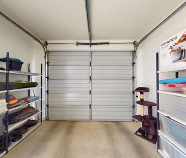 Sleek, Spacious & Convenient - Photo 5