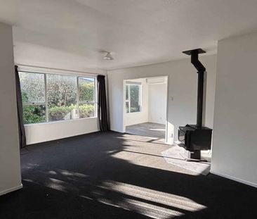 Well Presented Family Home - Photo 2