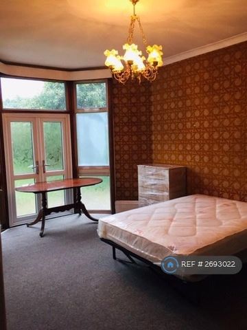 5 bedroom semi-detached house to rent - Photo 2