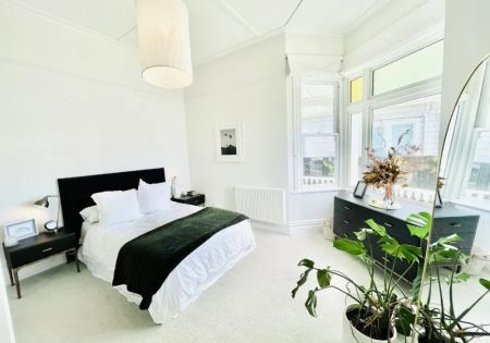 A spacious, fully furnished family home - Photo 5