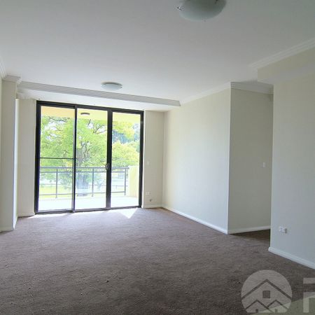 "Stylish Parkside Living: Modern 2-Bedroom Apartment in Westmead for Just $620/Week!" - Photo 4