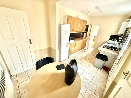 2 bedroom ground floor flat to rent - Photo 1