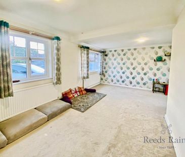 4 bedroom detached house to rent - Photo 3
