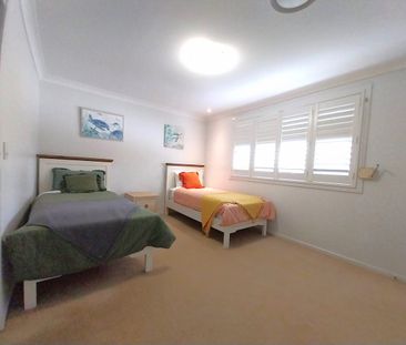 LARGE 4 BEDROOM HOME - Photo 4