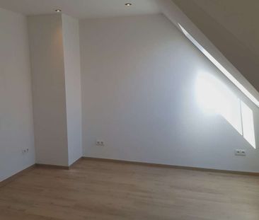 TOP-Moderne 2 Zimmer-Dachgeschosswohnung mit hochwertiger Einbauküche - Photo 4