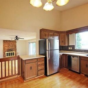 Spacious 3Br Family Home Near West Edmonton Mall–Prime Location! - Photo 2