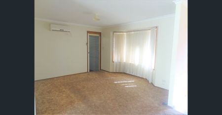 Villa close to amenities - Photo 5