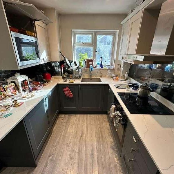 Slough, Berkshire, SL1 - Photo 1