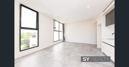Bright and sunny one bedroom modern apartment - Photo 3