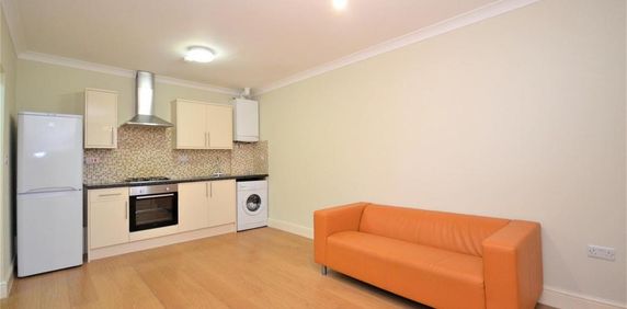 Studio to rent - Photo 2