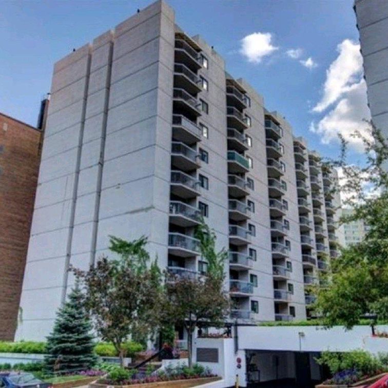 Beau 2 1/2 CENTRE VILLE DE MONTRÉAL LE GOLDEN MILE - Photo 1