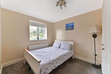 Cuthbert Gardens, London, Se, Norwood, SE25 - Photo 3