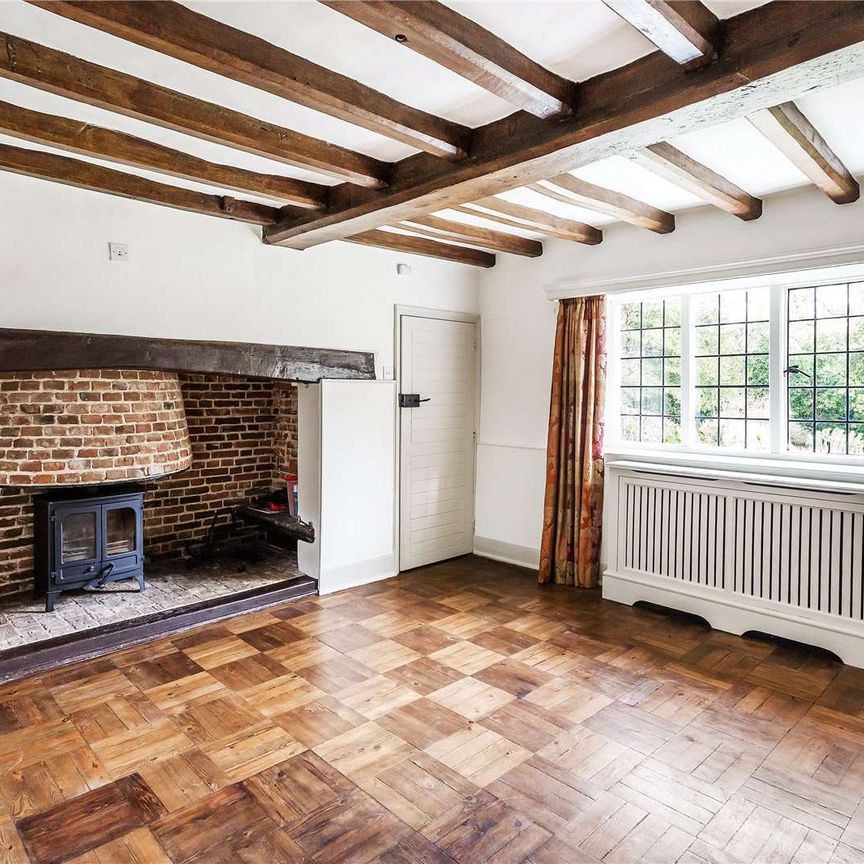 Charming Farmhouse in delightful rural setting with a wealth of character and outside space - Photo 1