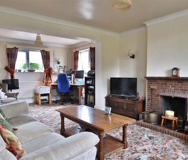 4 bedroom detached house to rent - Photo 2