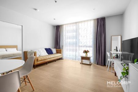 FURNISHED 2-BEDROOM AT QV - Photo 2