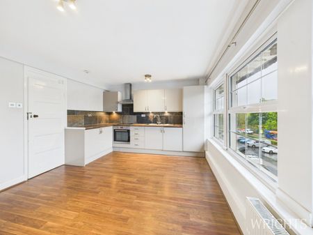 2 bedroom Apartment - Woodhall House, Welwyn Garden City - Photo 3